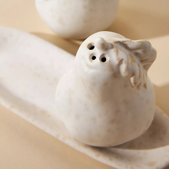NWT Anthropologie Pear Salt And Pepper Shakers - Picture 2 of 3